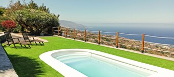 Casa Celeste, piscina con vistas panorámicas en el este de La Palma