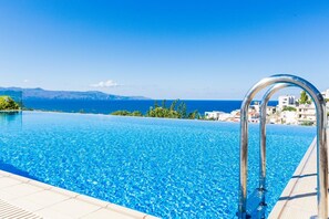 Piscine extérieure, piscine chauffée