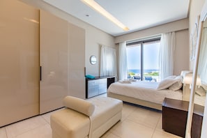 6 bedrooms, in-room safe, desk, iron/ironing board
