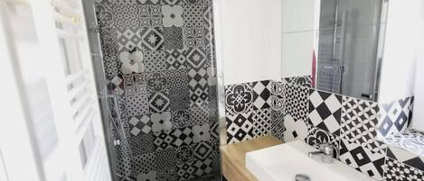 Shower, hair dryer, towels, toilet paper