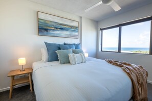 2 bedrooms, iron/ironing board, travel cot, WiFi - Breezy Kings Beach Apartment with Ocean Views (Kings Beach)