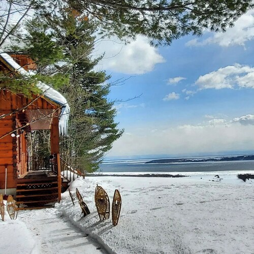Chalet with exceptional view of the St. Lawrence