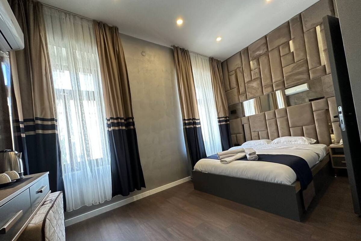 Egyptian cotton sheets, premium bedding, pillowtop beds