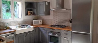 Quiet house with beautiful garden near the Dordogne river