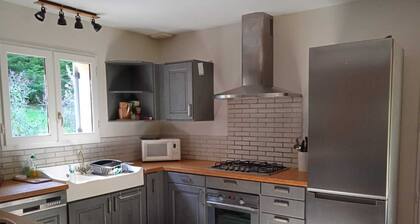 Maison au calme avec un magnifique jardin à proximité de la Dordogne