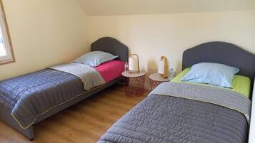 4 bedrooms, iron/ironing board, travel cot, free WiFi