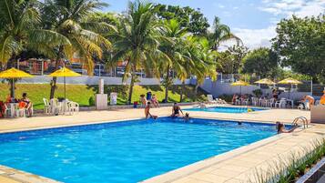 2 outdoor pools