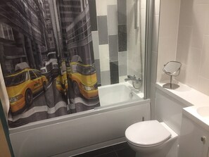 Hair dryer, towels - Luxury Ouseburn flat with city & river views (Tyne and Wear)