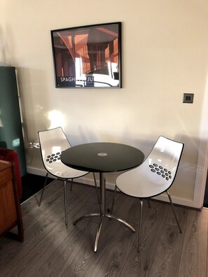 Dining - Luxury Ouseburn flat with city & river views (Tyne and Wear)