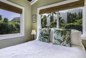 3 bedrooms, desk, iron/ironing board, travel crib