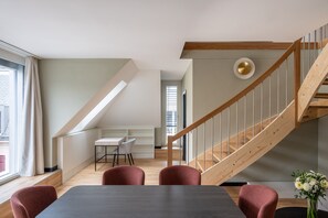 XL Studio, Kitchen, 2 Sofa Beds, Duplex | Living area | 40-inch flat-screen TV with satellite channels, TV, streaming services - Numa Zurich Craft (Zürich)