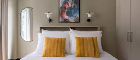 Suíte estúdio, sacada | Individualmente decorados, individualmente mobiliados