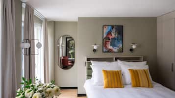 Individually decorated, individually furnished, laptop workspace