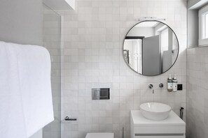 Medium Studio, Kitchen, Balcony | Bathroom