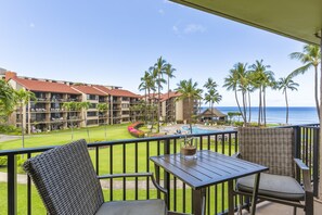 Property grounds - Coastal Remodeled ocean view Papakea Resort condo (Napili-Honokowai)