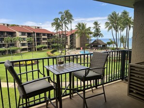 Outdoor dining - Coastal Remodeled ocean view Papakea Resort condo (Napili-Honokowai)