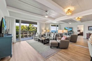 Smart TV, stereo, printers - Remodeled Lux Oceanview resort condo, AC, & more (Kaanapali)