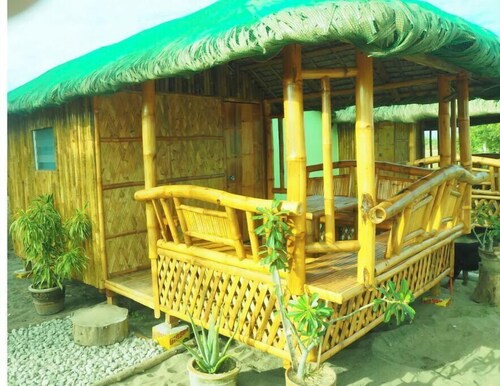 Ocean Breeze - Local Cottage