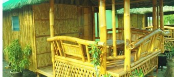 Local style cottage in a garden setting - cosy comfort with A/C