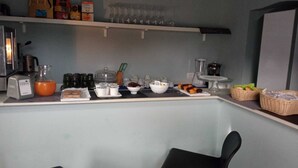 A kitchen counter with various items including a coffee maker, a blender, and food containers. - BB Delle Murge (Corato)