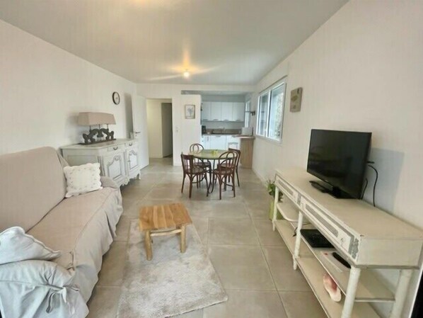 TV - Nice 66m² with terrace in La Rochelle (La Rochelle)
