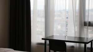Double Room | WiFi (free), bed sheets - Lucentia Residence (Kuala Lumpur)