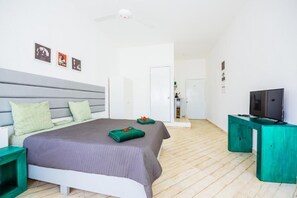 1 室のベッドルーム、WiFi