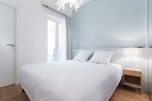 3 bedrooms, iron/ironing board, bed sheets