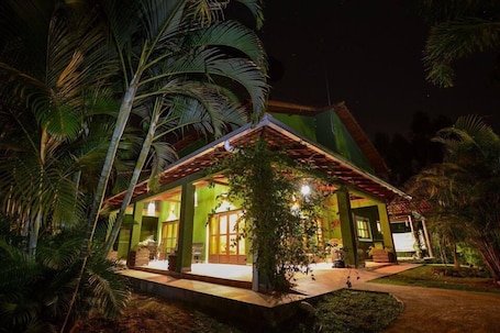 Fachada de la propiedad