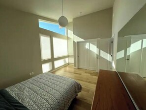 2 bedrooms, desk, iron/ironing board, free WiFi