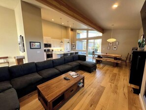 Smart TV, fireplace, stereo, computer monitors