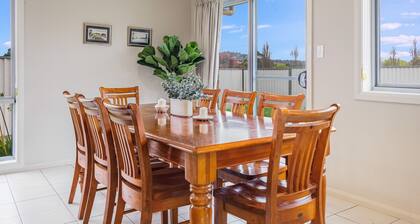3A Kunama - Comfortable and spacious open plan home in Berridale