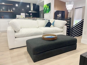 Smart TV - 2 Bedroom City Apartment (Miami)