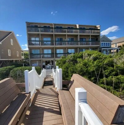 Beach, ocean front condo 6 guests , 2 br, queen sofa bed,  p.u. crib. 