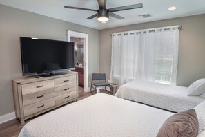 3 bedrooms, iron/ironing board, WiFi - Lovely 3 BR Home Only 9 Minutes from Downtown (San Antonio)