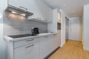 Kühlschrank, Mikrowelle, Geschirrspüler