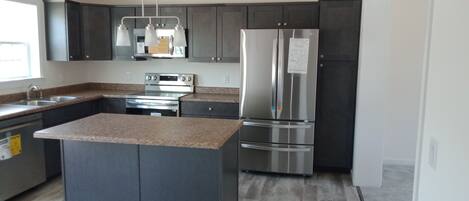 فرن، موقد طهي مسطح، ماكينة لصنع القهوة/الشاي، مُحضّرة مكعبات الثلج