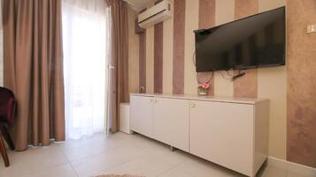 Habitación doble Deluxe | Cortinas blackout, insonorización y tabla de planchar con plancha