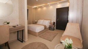 Blackout drapes, soundproofing, iron/ironing board (on request) - Bajadera Lux (Belgrade)