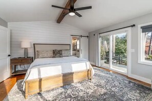 3 bedrooms, iron/ironing board, travel crib, WiFi