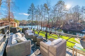 Terrace/patio - The Big Chill on Lake Norman (Mooresville)