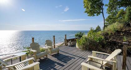 Beautiful Cottage on Lake Michigan w Private Beach
