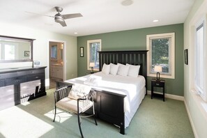 3 bedrooms, iron/ironing board, free WiFi, bed sheets - Beautiful Cottage on Lake Michigan w Private Beach (West Olive)