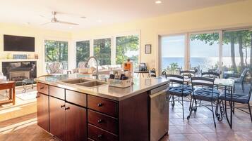 冰箱、微波炉、烤箱、炉灶