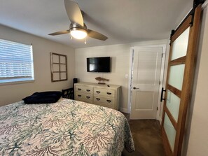 3 slaapkamers, een strijkplank/strijkijzer, gratis wifi, beddengoed