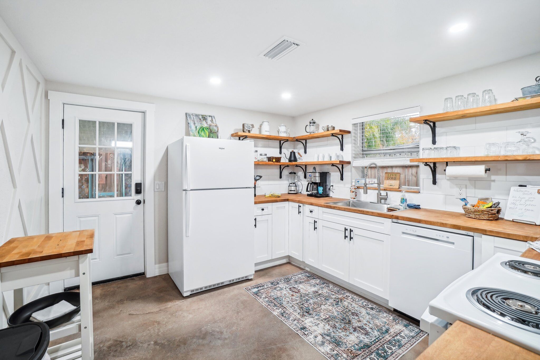 ثلاجة، ميكروويف، فرن، موقد طهي مسطح