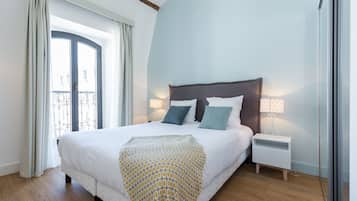 2 bedrooms, iron/ironing board, bed sheets