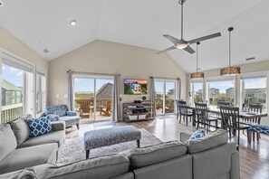 Smart TV, DVD player - Oceanview Dog Friendly Home in Frisco with Grill, Smart TVs, Nearby Beach Access (Frisco)