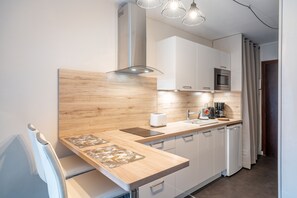 Fridge, microwave, dishwasher, coffee/tea maker - Kersalé - Studio Apartment, Sleeps 2 (Benodet)