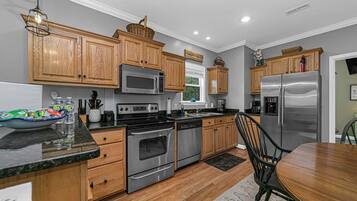 Micro-ondes, lave-vaisselle, cafetiĂšre/bouilloire